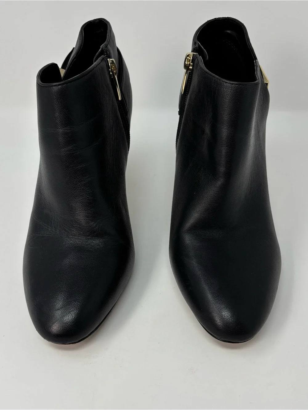 Vince Camuto Lokarie Black Leather Ankle Booties Gold Accent Heel Size 8.5